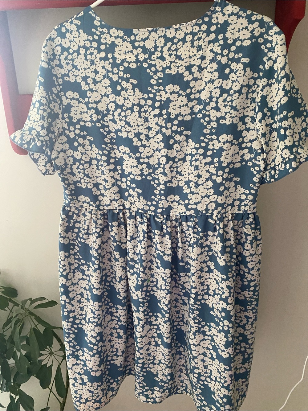 SHEIN Blue and White Floral Button-Front Dress Ladies Clothes - Picture 6 of 7